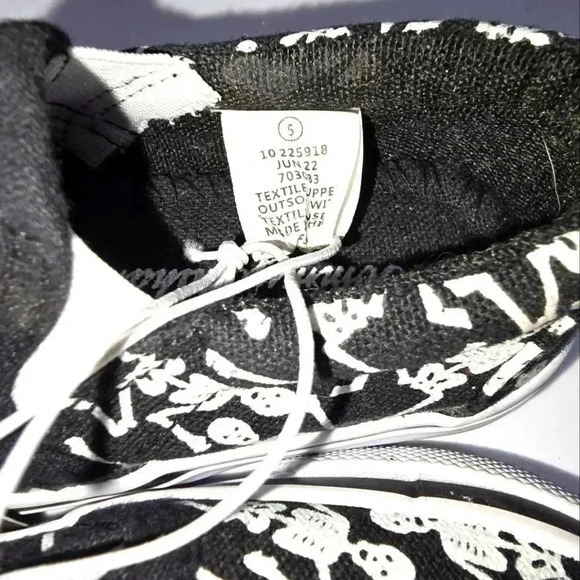 Tommy Bahama Shoes Toddler Size 5Slip On Black Canvas Comfort Round Toe Skeleton - Picture 2 of 7